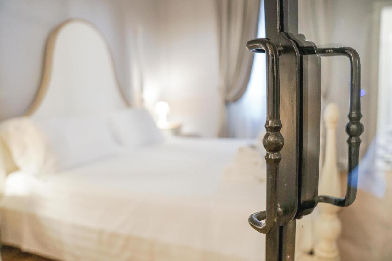 Art Apartment Black & White Suite Firenze Bagian luar foto