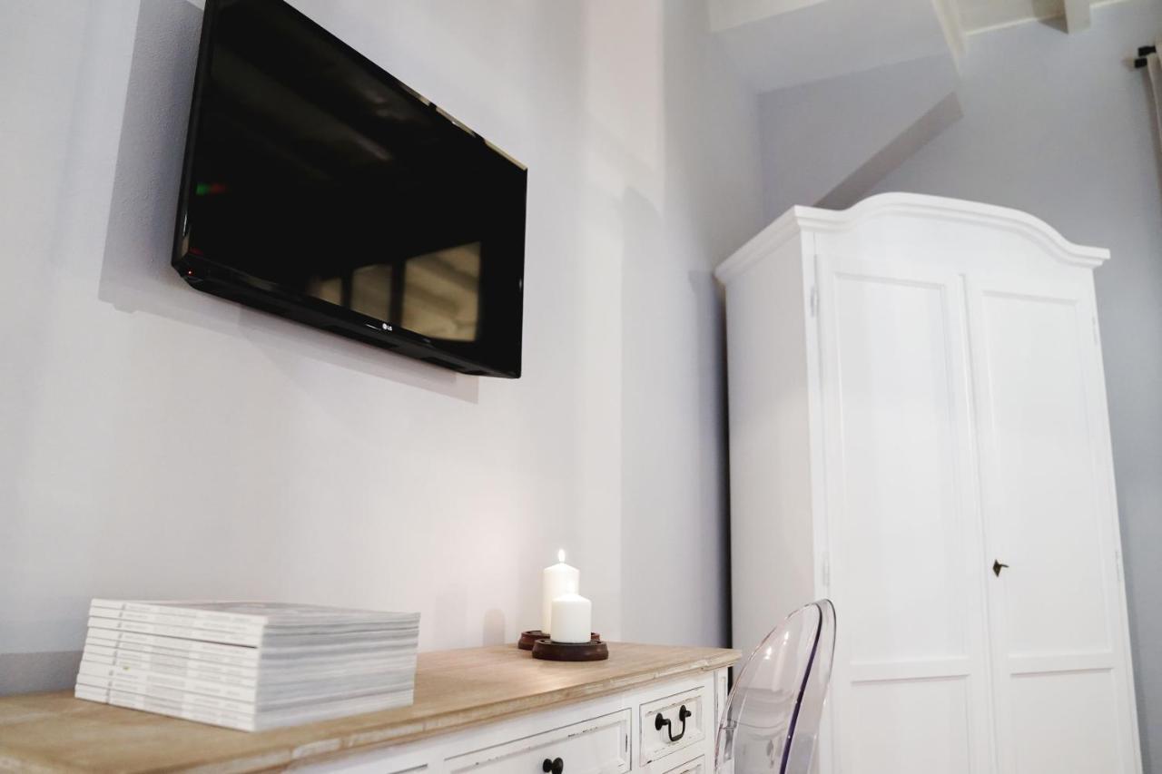 Art Apartment Black & White Suite Firenze Bagian luar foto