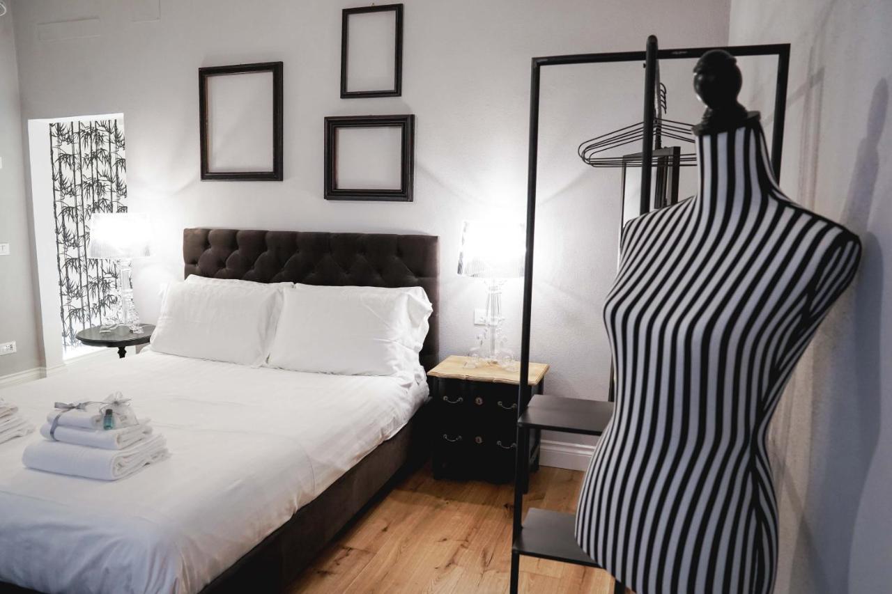Art Apartment Black & White Suite Firenze Bagian luar foto