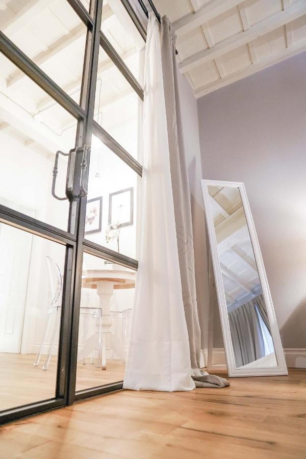 Art Apartment Black & White Suite Firenze Bagian luar foto