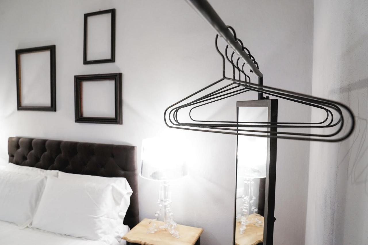Art Apartment Black & White Suite Firenze Bagian luar foto