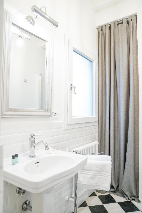 Art Apartment Black & White Suite Firenze Bagian luar foto