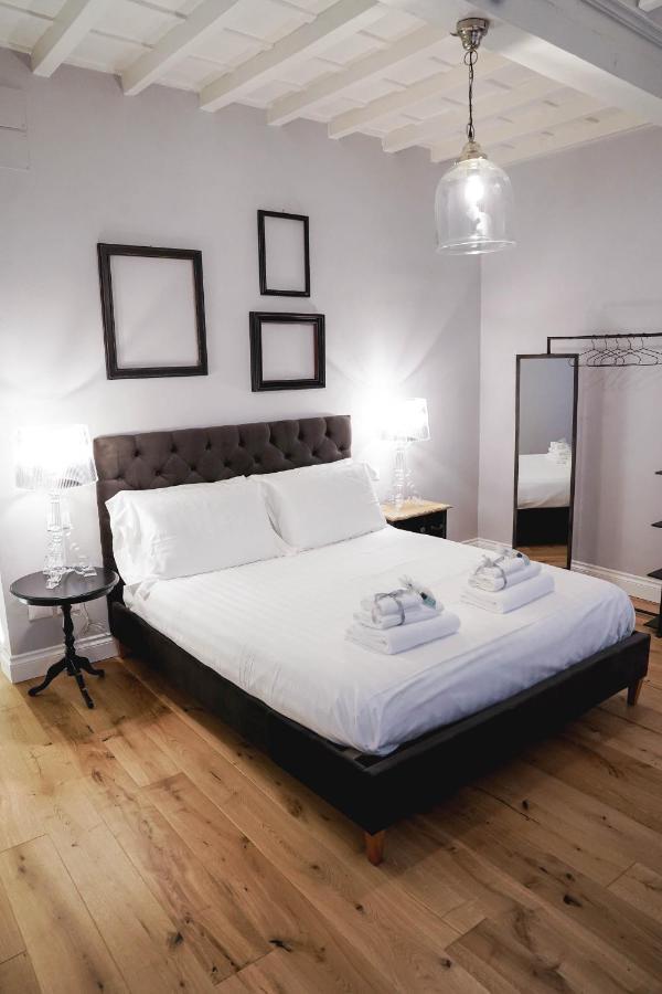 Art Apartment Black & White Suite Firenze Bagian luar foto